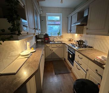 3 Bed Detached House, Woodmansterne Road, SW16 - Photo 2