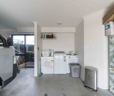 Beautifully Presented Three Bedroom Home - Photo 2