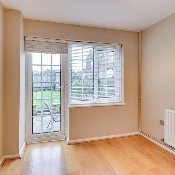 3 bedroom terraced house to rent - Photo 1