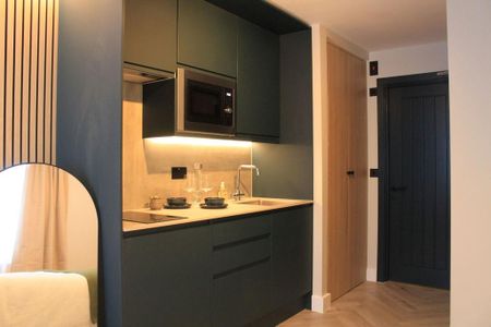 1 bedroom in a flat share to rent - Photo 4