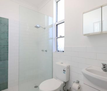 SPACIOUS FOUR BEDROOM FAMILY HOME - Photo 6