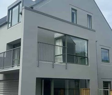 Townhouse next to Hagley Park - Photo 2