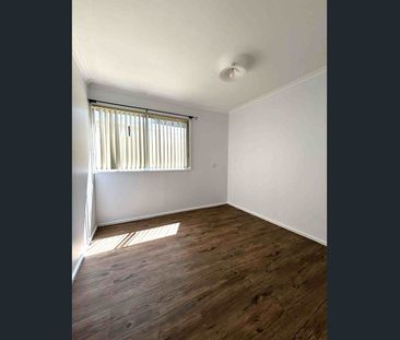 3 BEDROOM FAMILY HOME - Photo 2