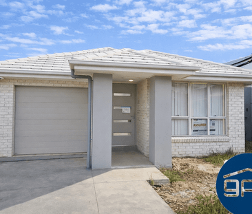 Modern Family Living in a Prime Oran Park Location - Photo 6