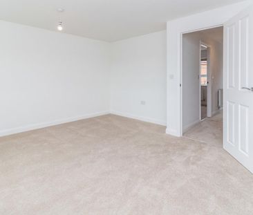 3 bedroom semi-detached house to rent - Photo 3