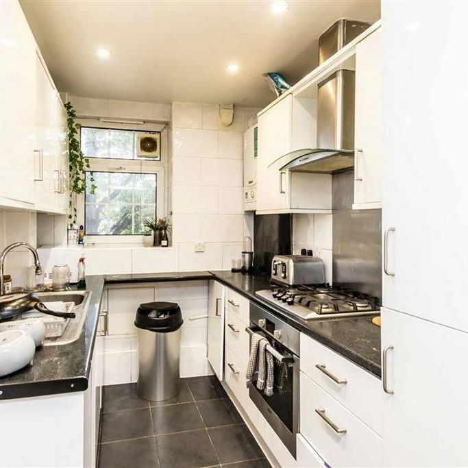 3 bedroom flat to rent - Photo 1