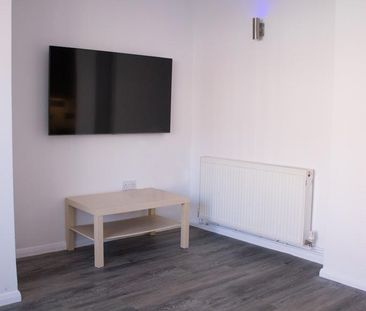 5 bedroom semi-detached house to rent - Photo 5