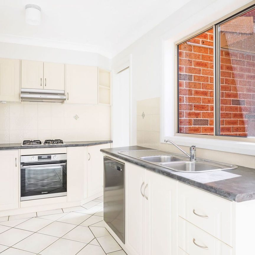 3 bedroom townhouse in small block of 3 - Photo 1