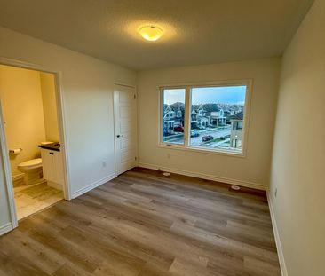 For Lease - 26 Ennerdale Street, Barrie, Ontario - Photo 2