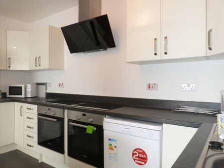 1 bedroom in a house share to rent - Photo 3