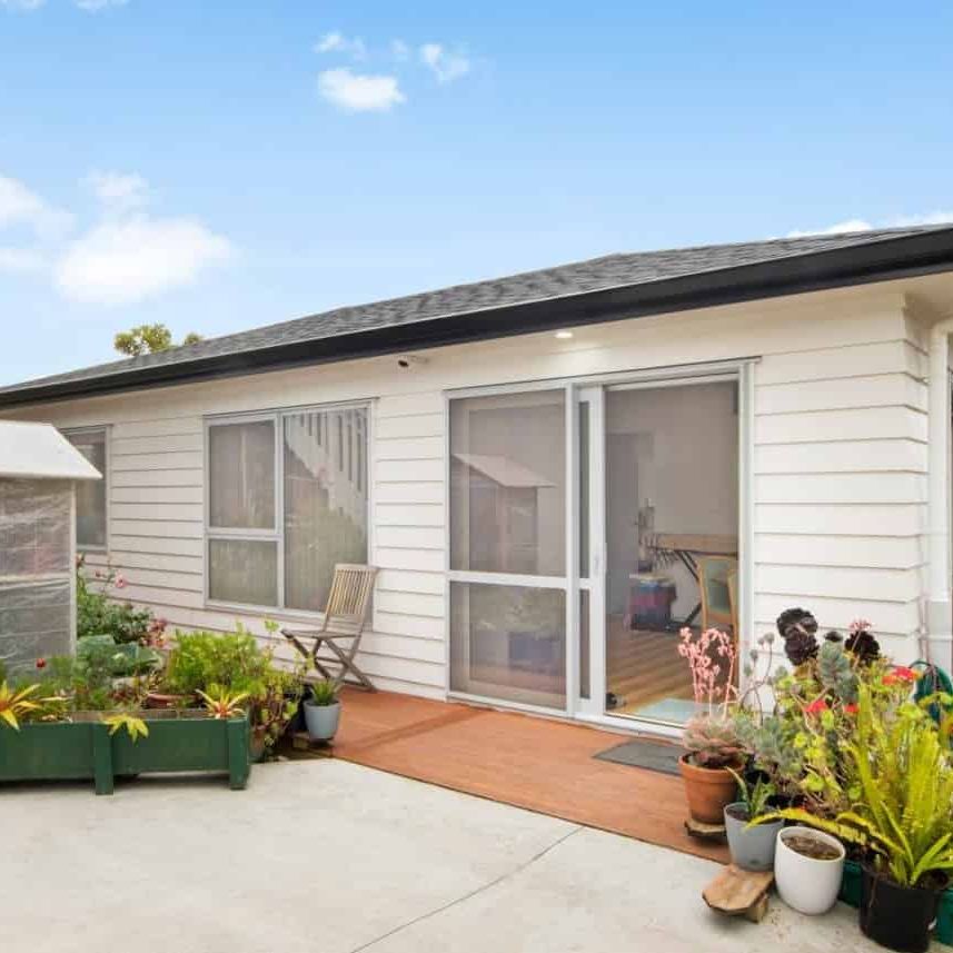 Freestanding two bedroom home - Photo 1