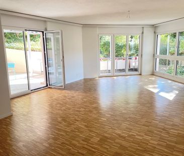 Wir bieten eine renovierte Wohnung im Zentrum von Wollishofen an. - Photo 2