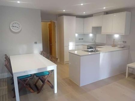 Ascot, Berkshire, SL5 - Photo 3