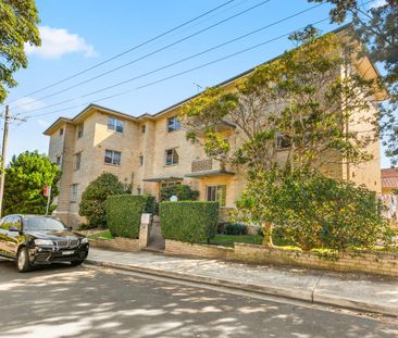 Spacious, Sunlit Apartment with Garage in Prime Neutral Bay Location - Photo 4