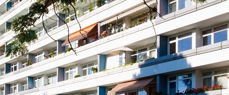 Hoch hinaus in Detmerode – 3-Zimmer-Wohnung mit Aufzug und Loggia im Grünen - Foto 1