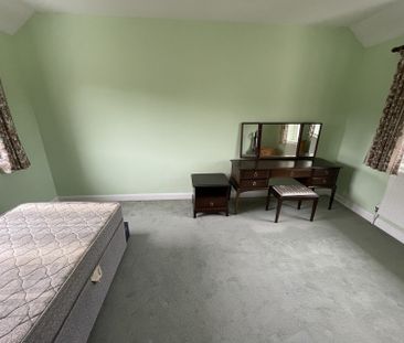 114 Newbold Road, S41 - Photo 4