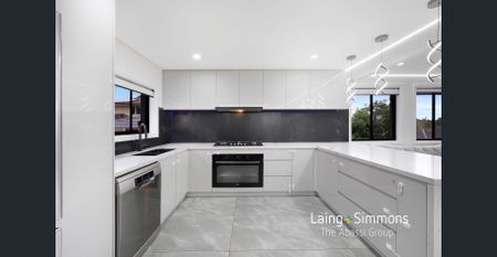 Sleek & Modern - Photo 4