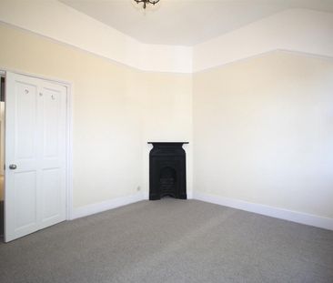 3 Bedroom House - Terraced To Let - Photo 2