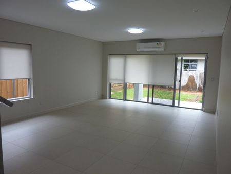 Near new two bedroom + study townhouse - Photo 2