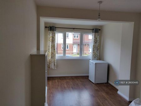 4 bedroom detached house to rent - Photo 3