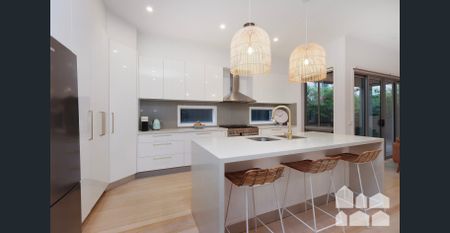 Large Home Within Walking Distance To Yarraville Village - Photo 3