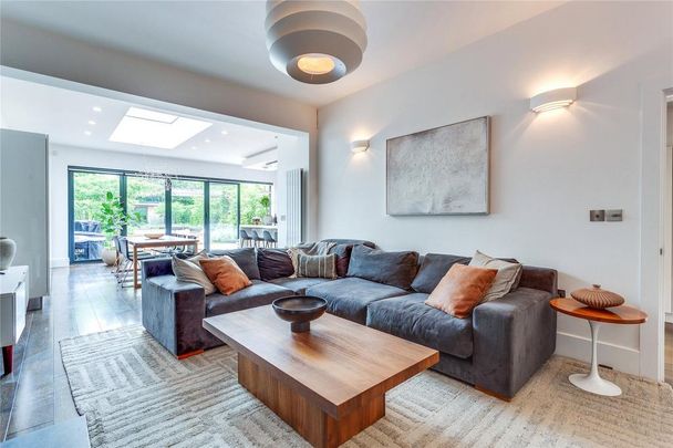 4 bedroom detached house to rent - Photo 1