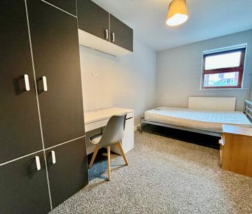 3 bedroom flat to rent - Photo 2
