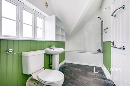 3 bedroom house to rent Charlton Court, Reading Road, Wantage, Oxfordshire, OX12 - Photo 2