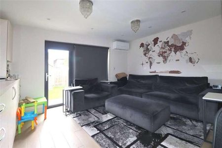 Woking, Surrey, GU21 - Photo 2