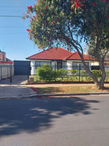 6-bedroom shared house / townhouse, Bruce st - Photo 3