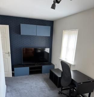 4 bedroom detached house to rent - Photo 3