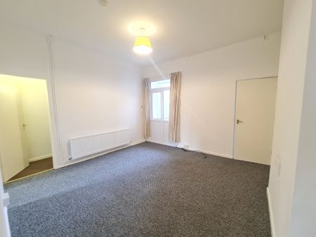 2 Bedroom Flat - Photo 3