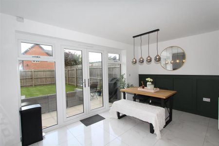 3 bedroom semi-detached house to rent - Photo 3