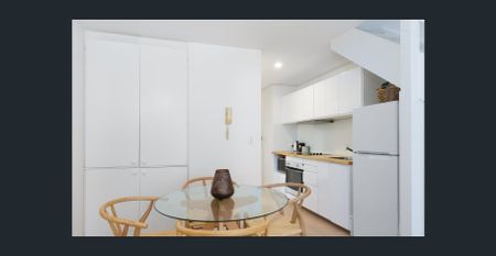 Modern one-bedroom loft-style apartment. - Photo 3