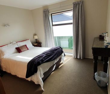 Quiet, Close To Town, Well Presented - Photo 1