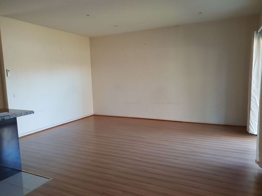 THREE BEDROOM TOWNHOUSE - Photo 1