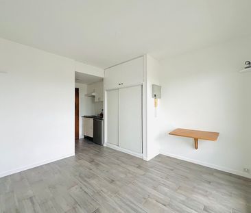 LE BLANC MESNIL - STUDIO AVEC BALCON ET CAVE - 15,65 m2 - Photo 1