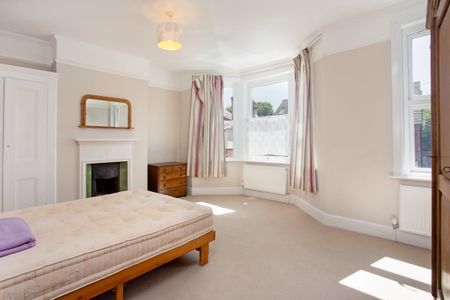 4 bedroom semi-detached house to rent - Photo 5