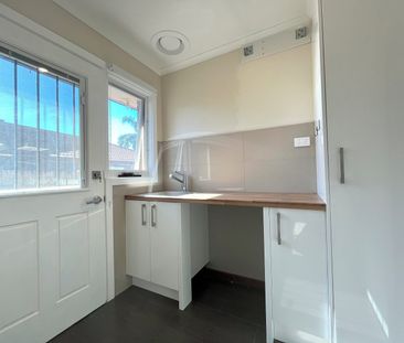 LOVELY THREE BEDROOM HOME - Photo 4