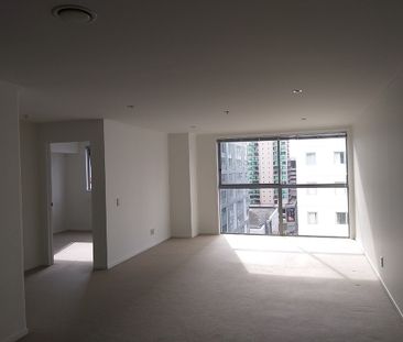 Large and Spacious - Photo 2