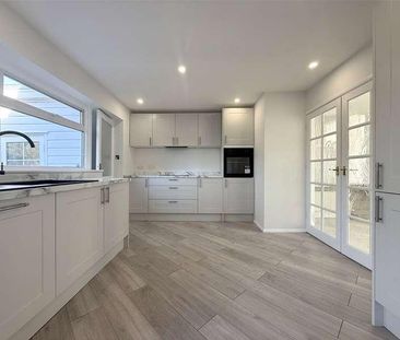 High Ridge, Cuffley, Potters Bar, Hertfordshire, EN6 - Photo 4