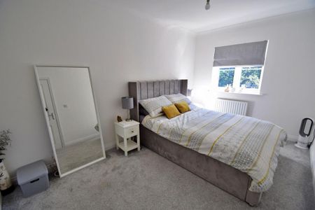 4 bedroom end of terrace house to rent - Photo 3