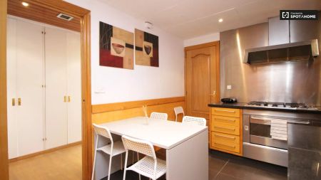 Room in a shared 7-bedroom apartment for rent in Pedralbes. - Foto 2