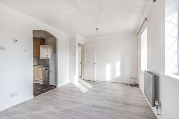 Slough, Berkshire, SL1 - Photo 1