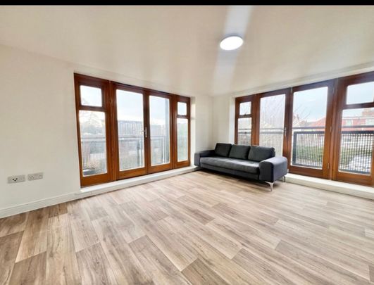3 Bed Flat, Goodman Crescent, CR0 - Photo 1