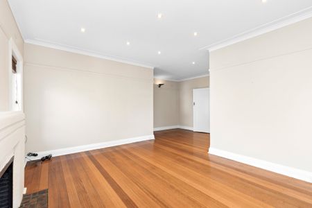 Spacious first floor apartment - Photo 3