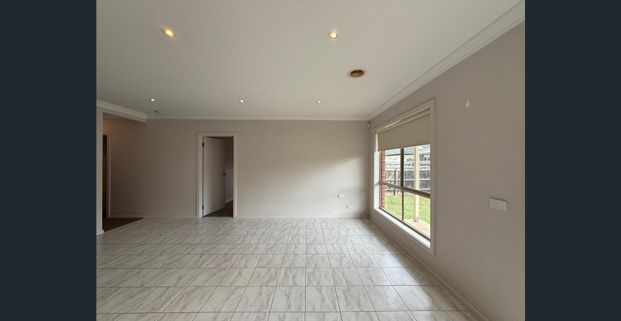 Spacious 3 Bedroom House - Photo 1