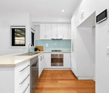 Stylish Two-Bedroom Townhouse in a Superb Location - Photo 6