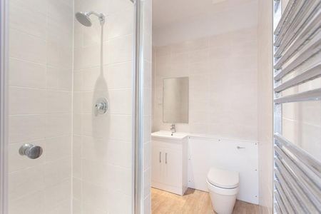 3 bedroom flat to rent - Photo 4