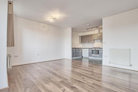 3 bedroom flat to rent - Photo 4